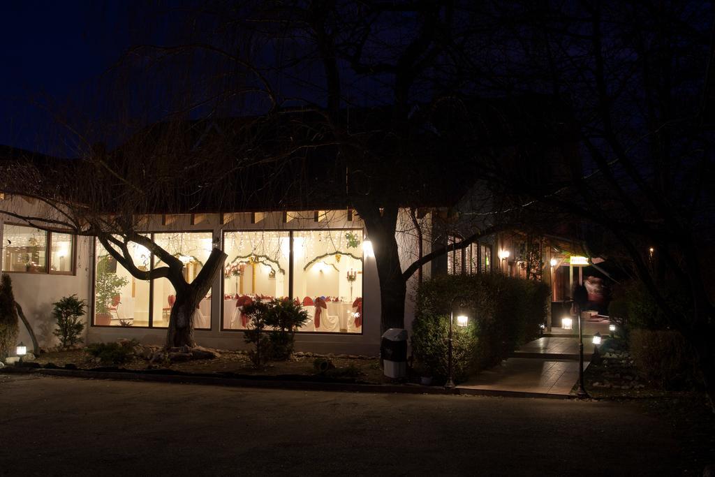 Pension Club Montana Campina Exterior photo