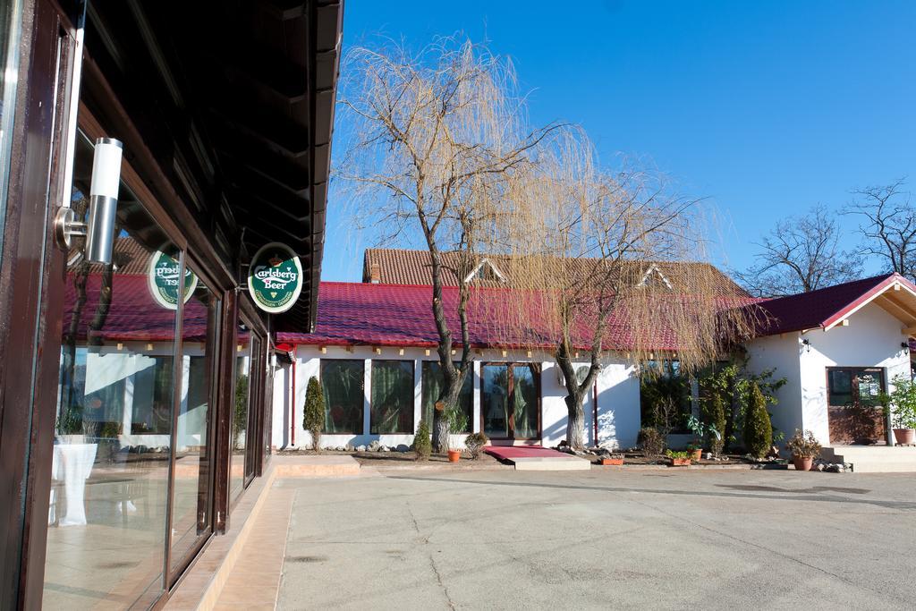 Pension Club Montana Campina Exterior photo