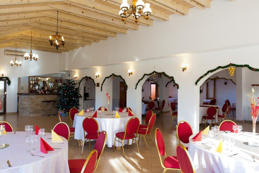 Pension Club Montana Campina Exterior photo