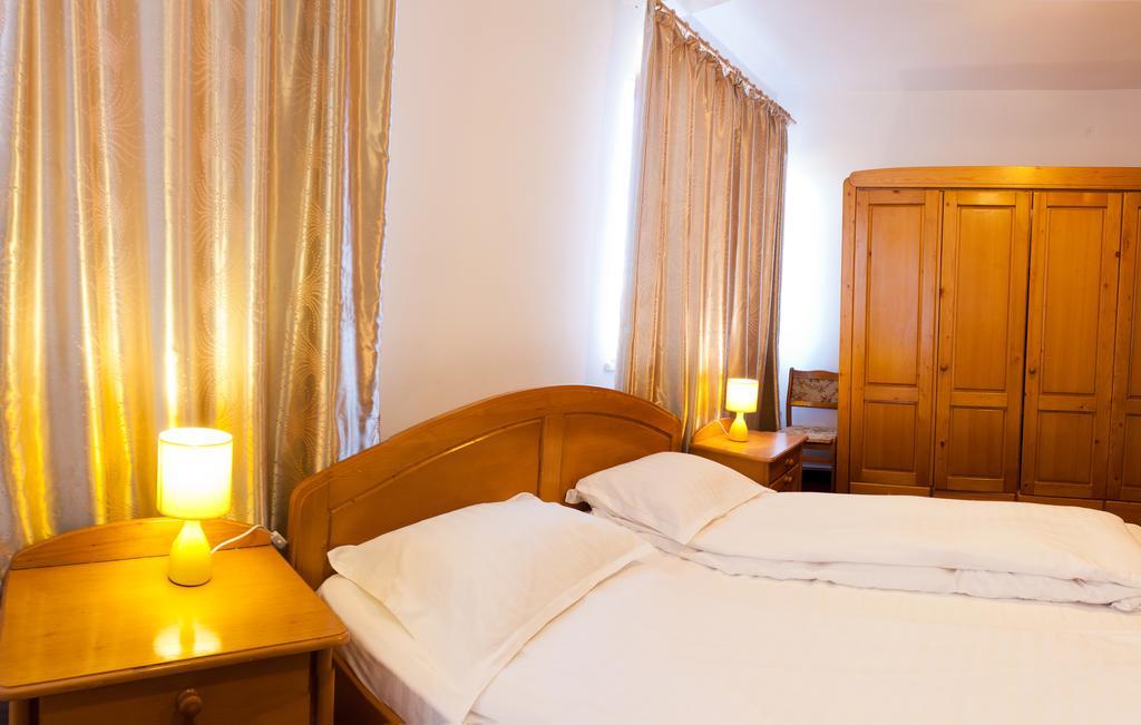 Pension Club Montana Campina Exterior photo